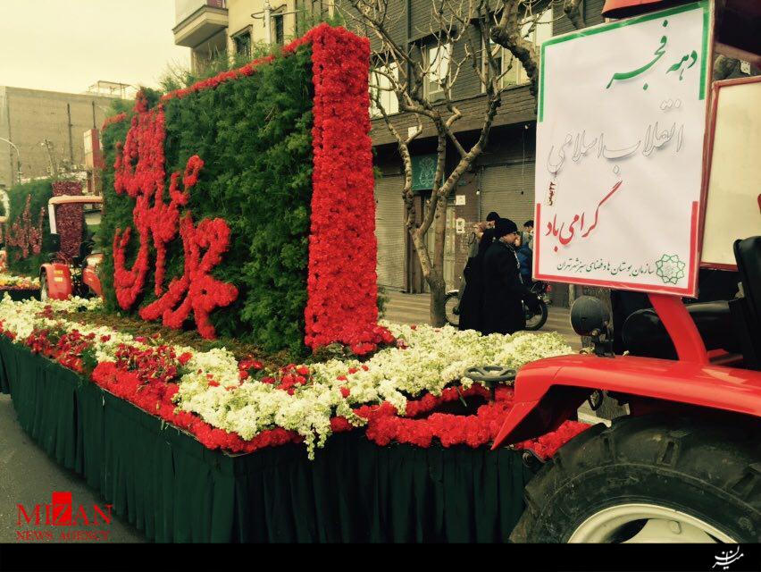رژه کاروانهای گل در مسیر راهپیمایی 22 بهمن در میدان انقلاب+عکس