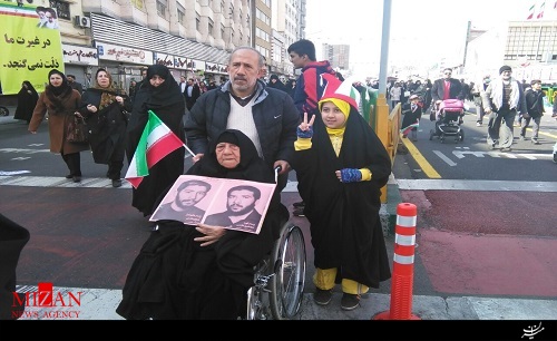 مادر شهیدی که بهمن برایش همه فصلهاست/ شهید ندادهایم که بی تفاوت بنشینیم مادر شهیدی که بهمن برایش همه فصلهاست/ شهید ندادهایم که بی تفاوت بنشینیم