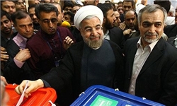 روحانی با حضور در وزارت کشور رای خود را به صندوق انداخت