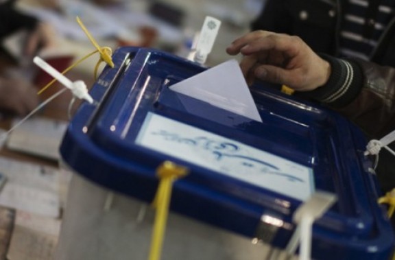 جوانان از توطئه دشمنان بر حذر باشند