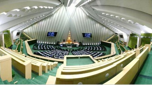تاکنون حضور 14 زن به عنوان نماینده در دهمین دوره مجلس قطعی شده است که این رقم با بالاترین میزان حضور زنان در تاریخ مجلس یعنی دوره پنجم برابری می کند اما با توجه به اینکه هنوز 7 بانوی دیگر در مرحله دوم انتخابات با رقیبان مرد خود نبرد می کنند، در صورتی که حتی اگر یکی از آنها به مجلس راه یابد، به معنای ثبت یک رکورد در تاریخ ادوار مجلس شورای اسلامی از نظر میزان حضور زنان خواهد بود.
