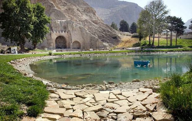 خشکیدن چشمههای چندهزارساله «طاقبستان» در خشکیدن چشمههای چندهزارساله «طاقبستان» در