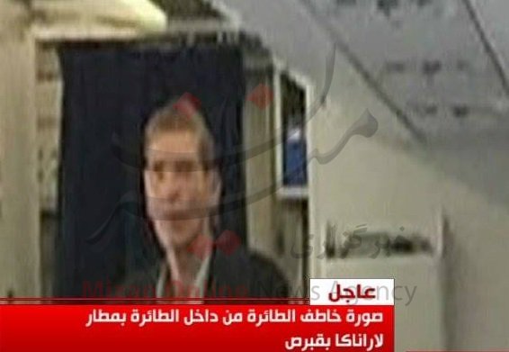آزادی سرنشینان هواپیمای ربوده شده مصری/گروه پروازی همچنان گروگان هستند+عکس آزادی سرنشینان هواپیمای ربوده شده مصری/گروه پروازی همچنان گروگان هستند+عکس