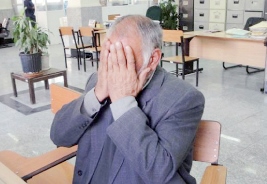 دختر جوان در دام شیطانی گرگ پیر دختر جوان در دام شیطانی گرگ پیر