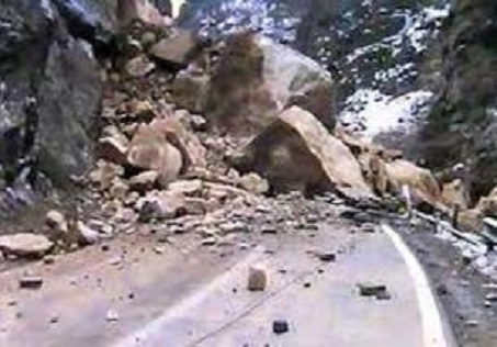 هراز و چالوس همچنان مسدود است