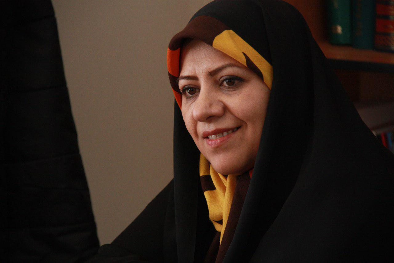 همراهی خاطرات همسرشهید چیت سازیان با ضرابی زاده در نمایشگاه/دخترشینا دختر سوم من است
