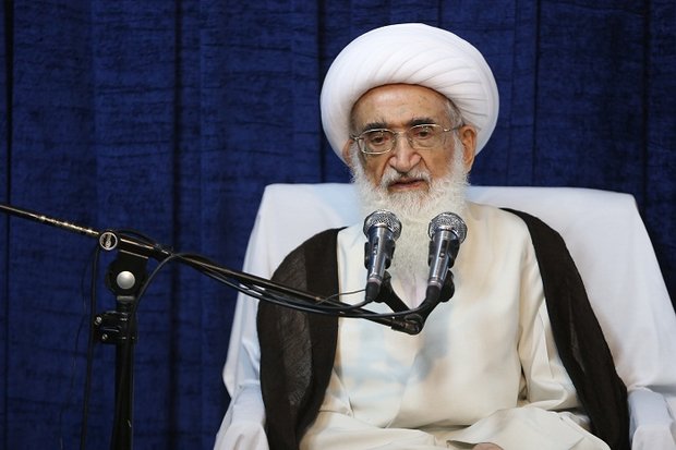 انقلاب خاری در چشمان استکبار و عربستان است/ قم باید انقلابی بماند