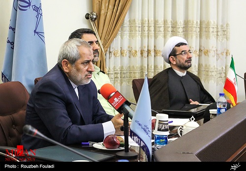 تاکید دادستان تهران بر برخورد با مظاهر آسیبهای اجتماعی/ کار «فرهنگی» و «سرهنگی» هر یک به تنهایی جواب نمیدهد تاکید دادستان تهران بر برخورد با مظاهر آسیبهای اجتماعی/ کار «فرهنگی» و «سرهنگی» هر یک به تنهایی جواب نمیدهد