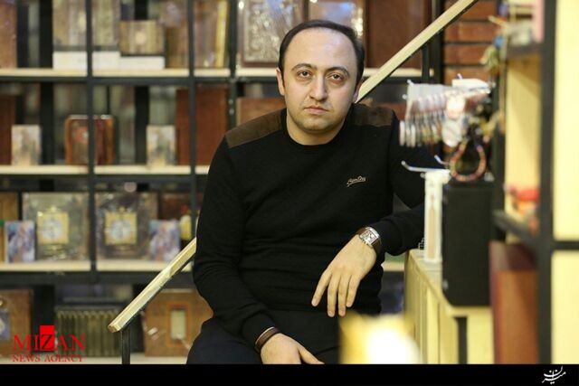 برای جذب مخاطب از هنرمندان و نویسندگان سرشناس درایام برپایی نمایشگاه دعوت کردیم