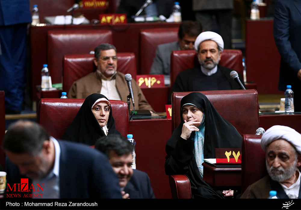 گردهمایی 272 نفره منتخبان ملت/از قدردانی ظریف و جهانگیری از نقش لاریجانی در پیش برد اهداف سیاست خارجی تا اتمام حجت