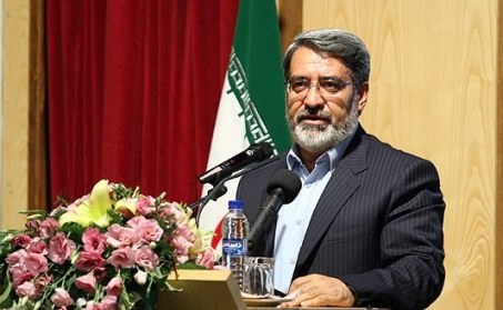 استانداران طرح‌های قرارگاه اقتصاد مقاومتی را پیگیری کنند/ منابع مردمی را باید به سوی کمک به نیروی انتظامی سوق داد