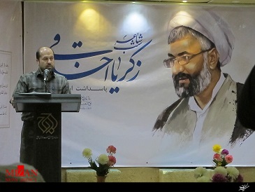 قزوه: جزو ارادتمندان اخلاقی هستم/ موسوی گرمارودی: برای این مراسم با سر آمدم قزوه: جزو ارادتمندان اخلاقی هستم/ موسوی گرمارودی: برای این مراسم با سر آمدم