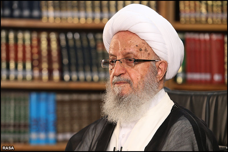 توضیح آیت الله مکارم درباره فتوای حجاب دختران برای تحصیل در خارج