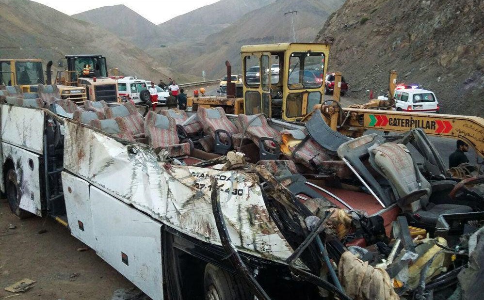 افزایش تلفات حادثه واژگونی اتوبوس در جاده چالوس به 16 نفر/ سرعت غیرمجاز علت حادثه