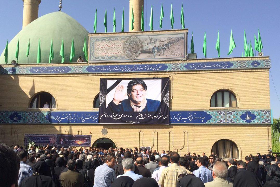 نظام اسلامی: در زمان جنگ همه مردم منتظر شنیدن خبرهای خوش با صدای مهران دوستی بودند/ آب روانی:صدای او حماسه آفرین بود+عکس