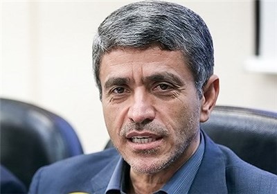 وزیر اقتصاد سه کارته شد