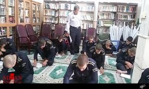 اخذ آزمون دانستنی‌های ضروری سرباز در زندان میانه + عکس