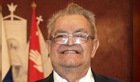 نویسنده شهیر ایرانی تبار در آرامستان 