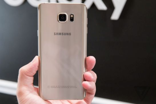 گلکسی Note 5 رسما رونمایی شد؛ پردازندهی Exynos 7420 و ۴ گیگابایت حافظهی رم+عکس گلکسی Note 5 رسما رونمایی شد؛ پردازندهی Exynos 7420 و ۴ گیگابایت حافظهی رم+عکس