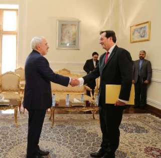 سفیران جدید ایران و انگلیس در لندن و تهران رونوشت استوارنامه خود را تقدیم کردند