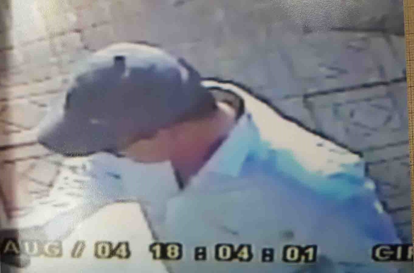 کلاه و عینک راز سرقت میلیونی از خانه فامیل دور را فاش کرد کلاه و عینک راز سرقت میلیونی از خانه فامیل دور را فاش کرد