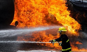 آتش سوزی در انبار 3 هزار متر مربعی مواد شیمیایی مهار شد