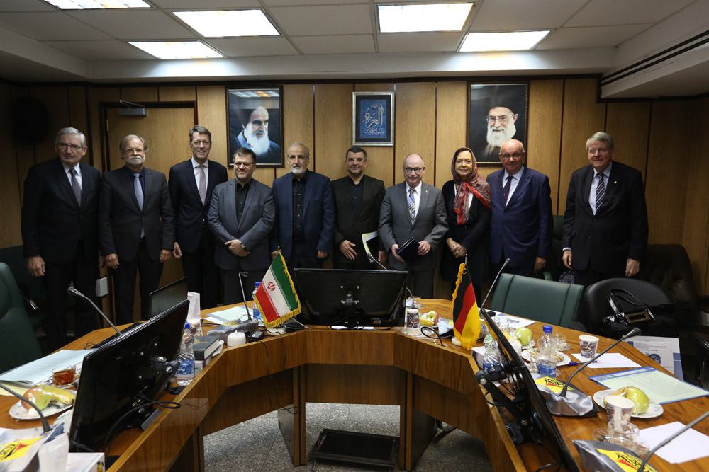 بسترهای مناسبی برای همکاری با کشور آلمان در زمینه آموزش علوم پزشکی در کشور وجود دارد بسترهای مناسبی برای همکاری با کشور آلمان در زمینه آموزش علوم پزشکی در کشور وجود دارد