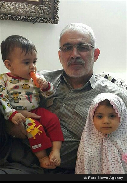اهالی سیستان و بلوچستان او را بهتر میشناسند/روایت مردی که پرچم «نورعلی» را بالا نگه داشت+تصاویر اهالی سیستان و بلوچستان او را بهتر میشناسند/روایت مردی که پرچم «نورعلی» را بالا نگه داشت+تصاویر