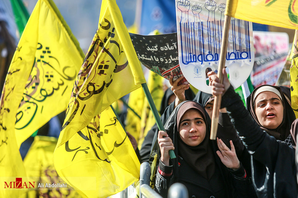 از سردادن شعار لبیک یا حسین دانش آموزان تا به آتش کشاندن نماد اسرائیل در مراسم یوم الله 13 آبان از سردادن شعار لبیک یا حسین دانش آموزان تا به آتش کشاندن نماد اسرائیل در مراسم یوم الله 13 آبان