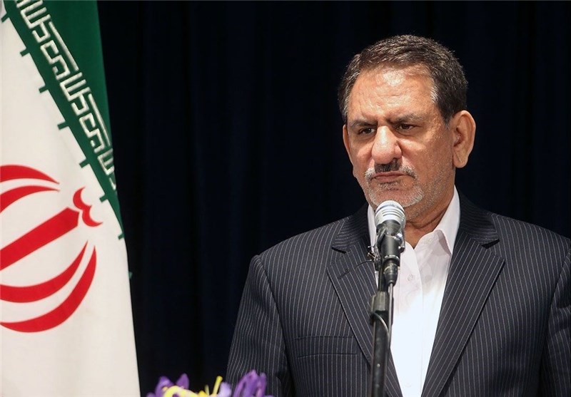 ارائه گزارش اقتصاد مقاومتی از سوی جهانگیری در جلسه مجمع تشخیص نظام ارائه گزارش اقتصاد مقاومتی از سوی جهانگیری در جلسه مجمع تشخیص نظام