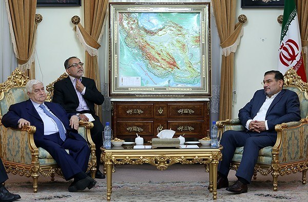 اقدام جالب شمخانی در دیدار با هاموند +تصاویر اقدام جالب شمخانی در دیدار با هاموند +تصاویر