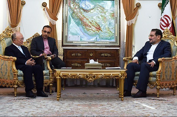 اقدام جالب شمخانی در دیدار با هاموند +تصاویر اقدام جالب شمخانی در دیدار با هاموند +تصاویر
