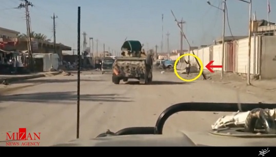 حمله ناکام یکی از زامبیهای انتحاری داعش در موصل + فیلم حمله ناکام یکی از زامبیهای انتحاری داعش در موصل + فیلم