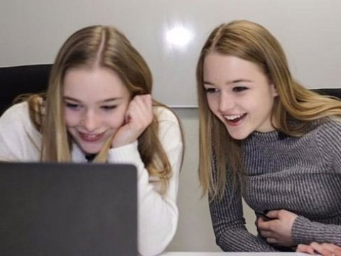 حتی دوقلوهای همسان هم نمی‌توانند سیستم تشخیص چهره ویندوز ۱۰ را فریب دهند !