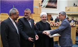 تقدیر روحانی از طیبنیا، نوبخت و سیف در مراسم شکرگزاری برداشت محصول تقدیر روحانی از طیبنیا، نوبخت و سیف در مراسم شکرگزاری برداشت محصول