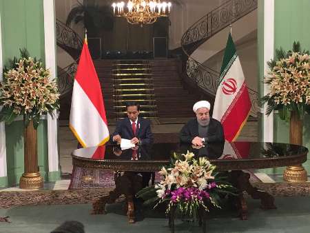 روحانی:همکاری ایران و اندونزی به نفع امنیت منطقه و جهان اسلام است