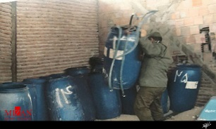 کشف و معدوم سازی بیش از ۲۸ عدد بشکه مشروبات الکلی + عکس