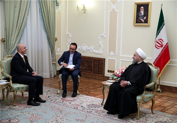 سفیر جدید رومانی استوارنامه خود را تقدیم روحانی کرد