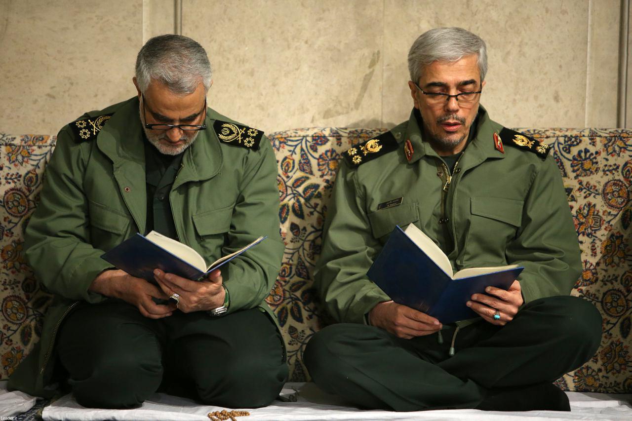 حضور سرلشکر سلیمانی با لباس نظامی در مراسم ترحیم+عکس حضور سرلشکر سلیمانی با لباس نظامی در مراسم ترحیم+عکس