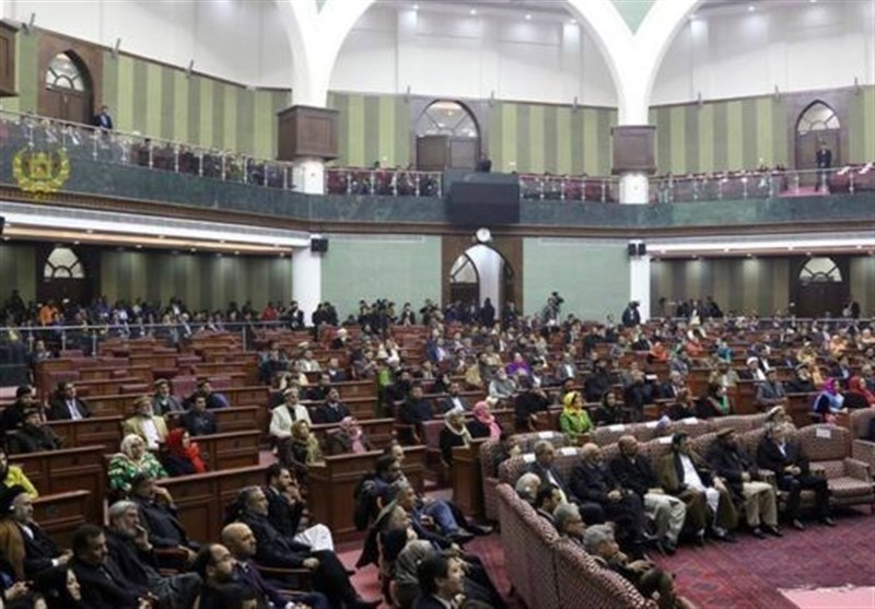 تعویق تصویب بودجه سال آینده به دلیل اختلافات داخلی 