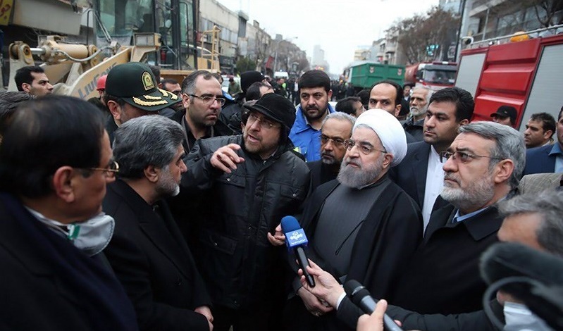 رئیس جمهور در محل حادثه پلاسکو حاضر شد رئیس جمهور در محل حادثه پلاسکو حاضر شد