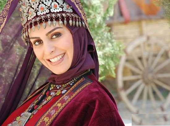 هنرمندان مراقب لباس و آرایش خود باشند/مردم به ویژه نوجوانان از هنرمندان الگو برداری می‌کنند/من به عنوان یک هنرمندن نباید جلوی مردم سیگار بکشم!
