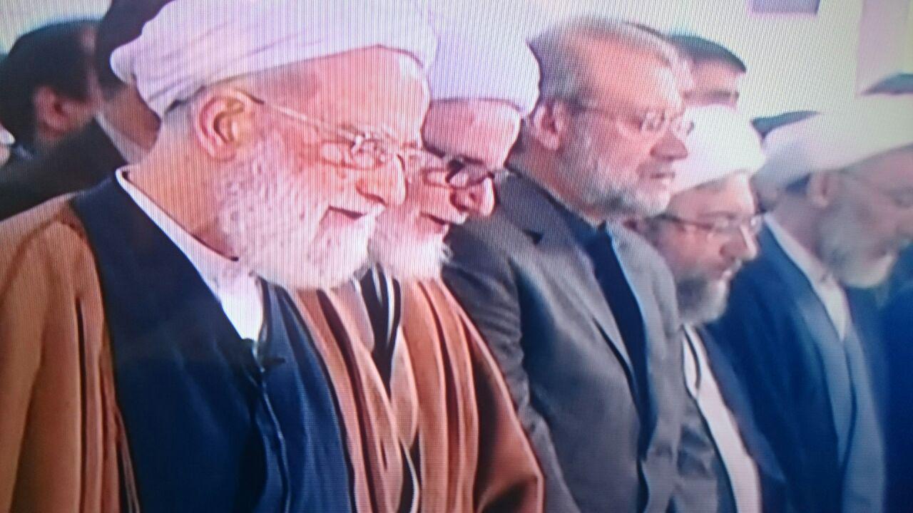 حضور روسای قوا در مراسم تشییع پیکر شهدای آتش نشان پلاسکو/آغاز اقامه نماز میت بر پیکر شهدا/ از همه جای ایران برای بدرقه آمده اند + فیلم و تصاویر حضور روسای قوا در مراسم تشییع پیکر شهدای آتش نشان پلاسکو/آغاز اقامه نماز میت بر پیکر شهدا/ از همه جای ایران برای بدرقه آمده اند + فیلم و تصاویر