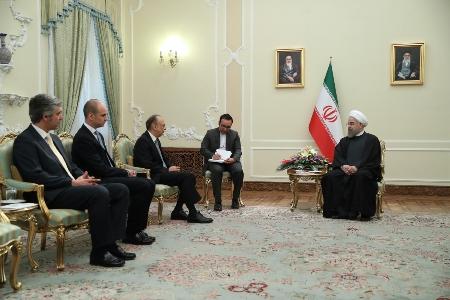 روحانی: تقویت همکاری های بانکی و بیمه ای/مانعی در مسیر توسعه روابط تهران – لیسبون نیست روحانی: تقویت همکاری های بانکی و بیمه ای/مانعی در مسیر توسعه روابط تهران – لیسبون نیست