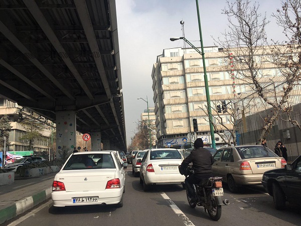 ترافيك سنگين در خيابان هاي منتهي به مسیر راهپیمایی+ عکس ترافيك سنگين در خيابان هاي منتهي به مسیر راهپیمایی+ عکس