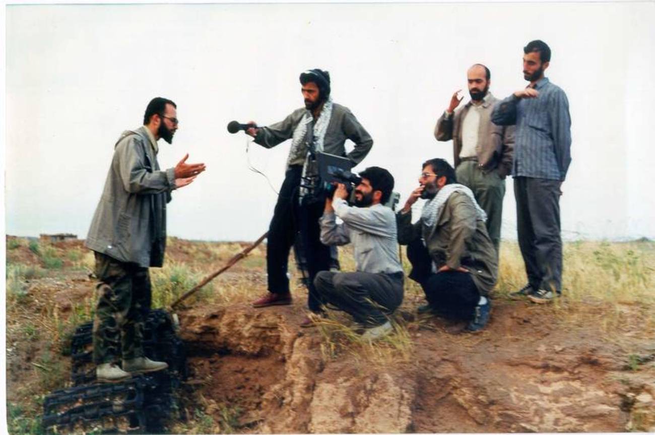 سید مرتضی آوینی سر صحنه ی آخرین اثرش «ستارگان آسمان گمنامی»