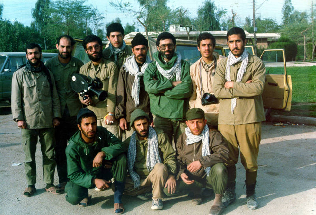شهید سید مرتضی آوینی شهیدان امیر اسکندر یکه تاز و قاسم دهقان نیز در تصویر دید