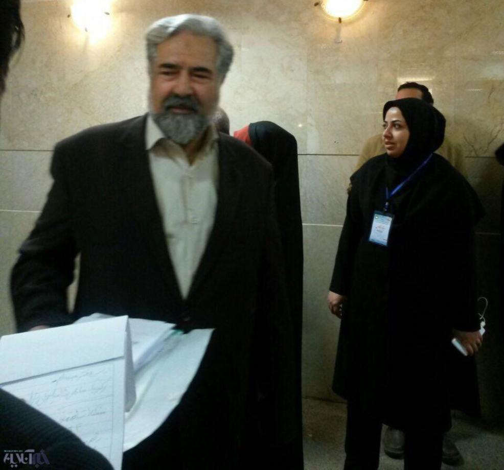 کاندیدایی که وعده بالا بردن بهره بانکی داد و رنگ انتخاباتی‌ خود را آبی آسمانی اعلام کرد ....
