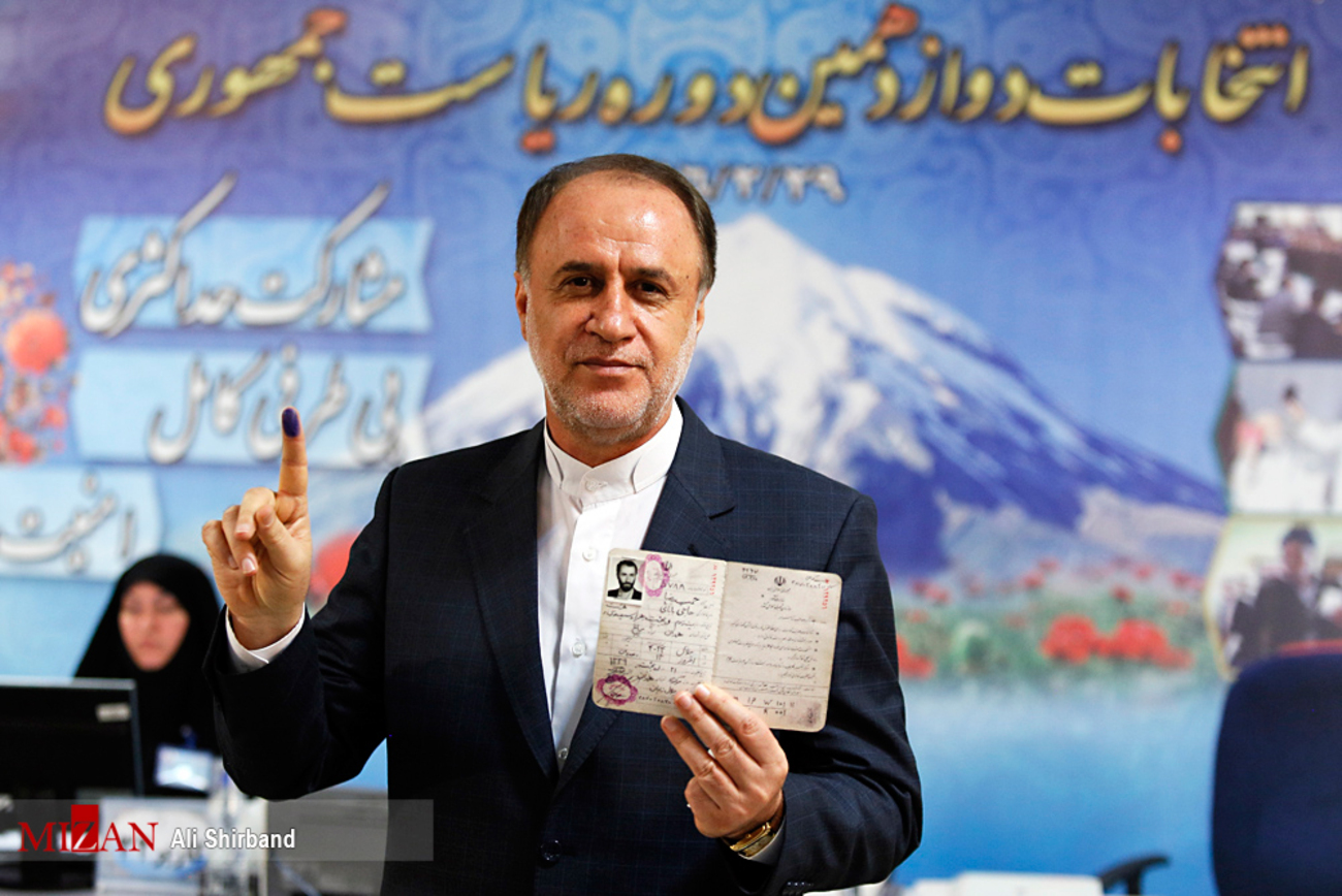 حمیدرضا حاجی بابایی، وزیر آموزش و پرورش دولت دهم و نماینده فعلی مردم همدان در مجلس شورای اسلامی
