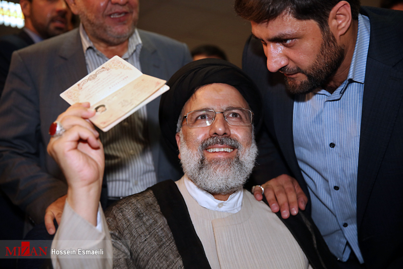 حجت‌الاسلام والمسلمین سید ابراهیم رئیسی، تولیت آستان قدس رضوی، عضو مجلس خبرگان رهبری، دادستان پیشین کل کشور و معاون اول سابق قوه قضائیه
